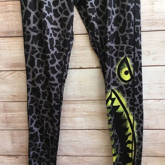 ETHIKA LEGGINGS IN BLACK LEOPARD PRINT - Picture 3 of 5